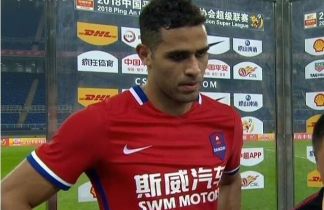 闻所未闻!重庆斯威主帅让外援讲战术,自己说了