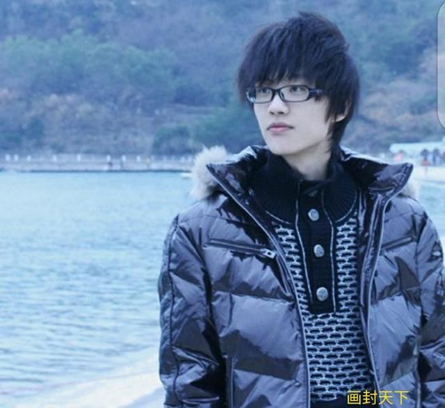 歌手许嵩6首嘲讽意义的歌曲,歌词充满讽刺,许