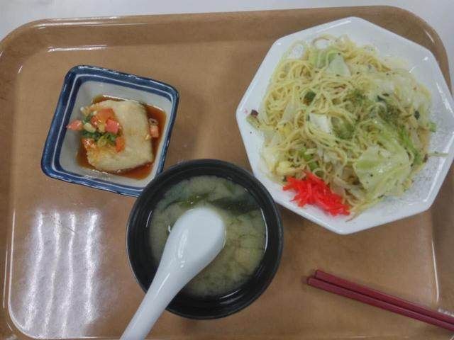 日本大学食堂的饭,一顿680日元,贵不贵?