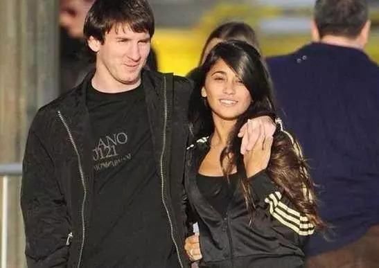 活中的好男人!C罗,内马尔和梅西的爱情史!