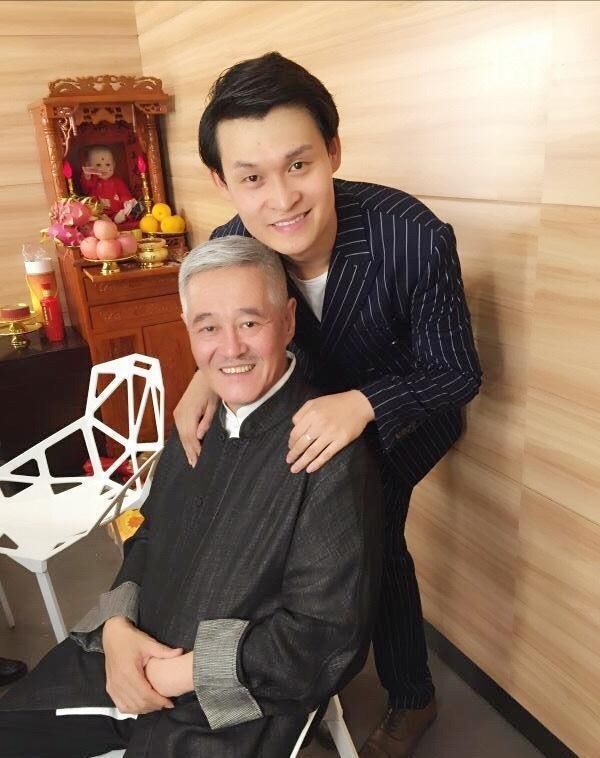 《欢乐喜剧人第四季》我们来支持小沈龙参演!