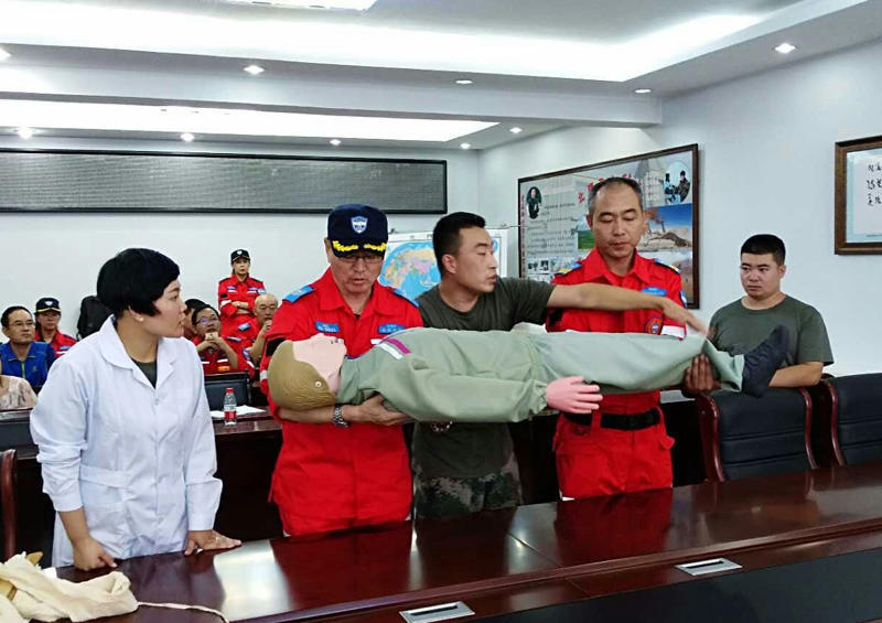 内蒙古民间户外救援开展战地急救培训