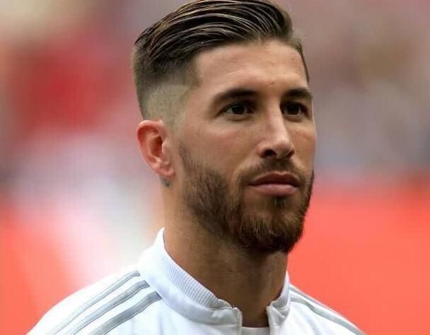 C罗点射西班牙 拉莫斯跳起来想庆祝!队友当太