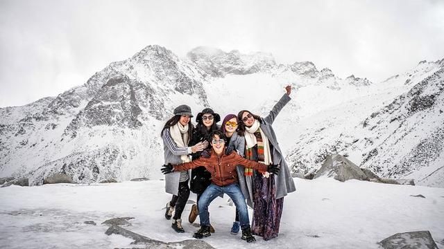 四川这个神秘地方,让你感受夏季下雪的体验