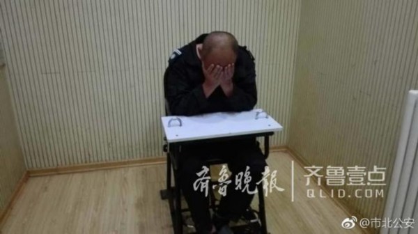 公交车上殴打让座学生,青岛58岁男子被拘10天 公交车上殴打让座学生,青岛58岁男子被拘10天