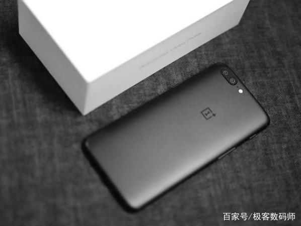 不懂怎么买手机,不要盲目跟风,这五部旗舰机现