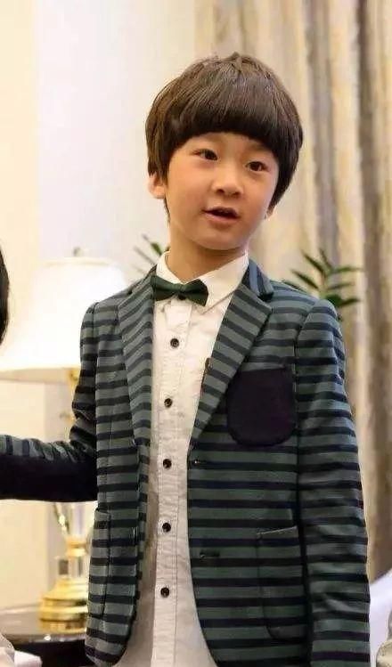 当看到天天的妹妹推着森碟的弟弟时,网友坐不住了,称剧本有点乱