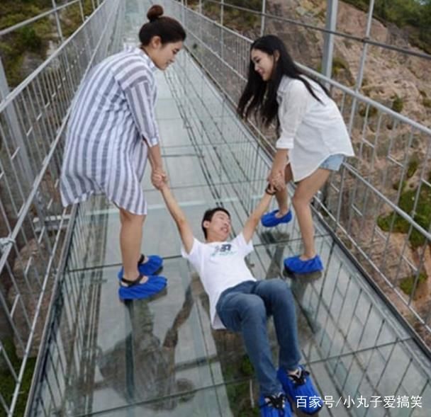 幽默段子:女领导夜班回家路上被劫色,一路哭着