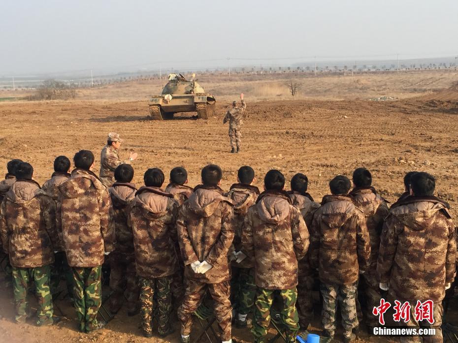 今年3月份，北京理工大学2015级装甲车辆工程专业的66名本科生，来到陆军装甲兵学院蚌埠校区，开始了为期三周“封闭式”实习。到达目的地第一天，学生们就接受了严格的保密教育和队列训练。
