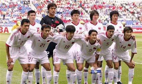 日本球迷捡世界杯垃圾国足又躺枪,中国球迷啥