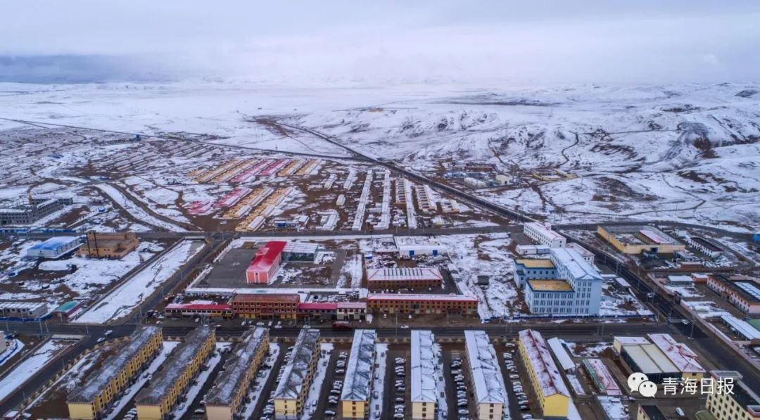 四月飞雪的玛多县城美如画!一夜入冬的青海春如四季!