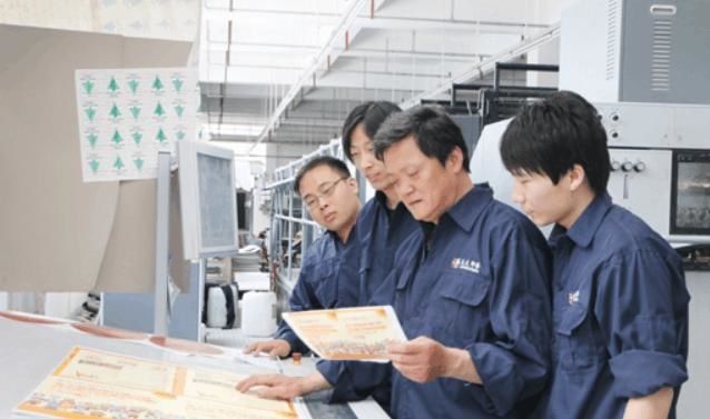 你有没有好奇过,在印钞厂工作,每月能领多少工