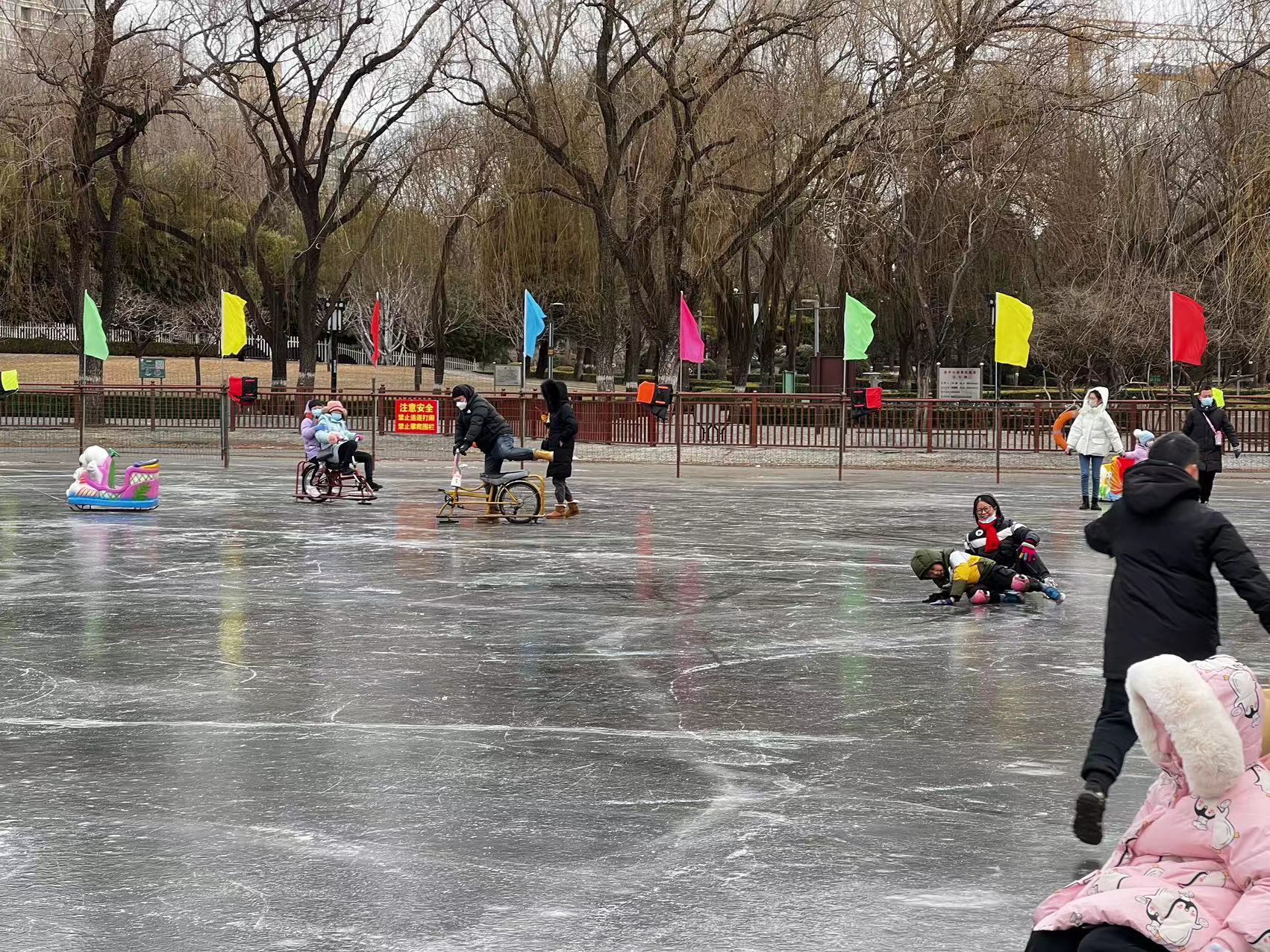 下个冬季见！昌平公园冰场共接待游客4000人次_北京时间