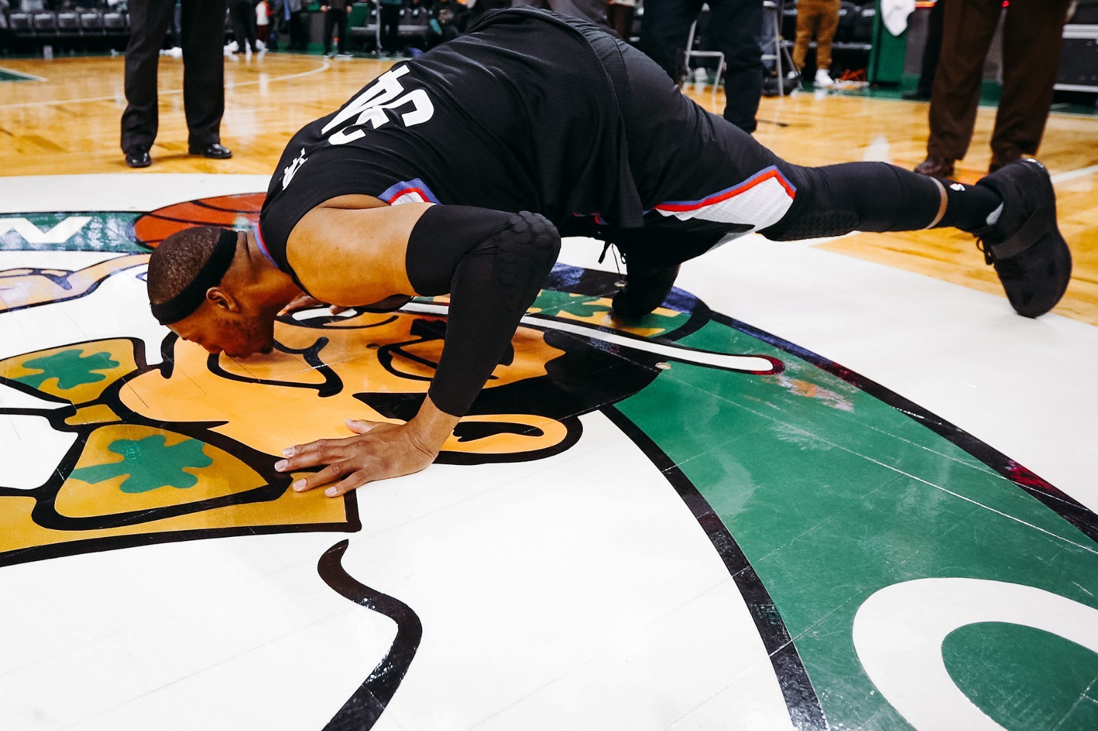 一个人的告别巡演:34图回顾皮尔斯最后一季