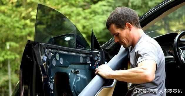 售后不理睬,车主自己维修特斯拉:内部构造像积