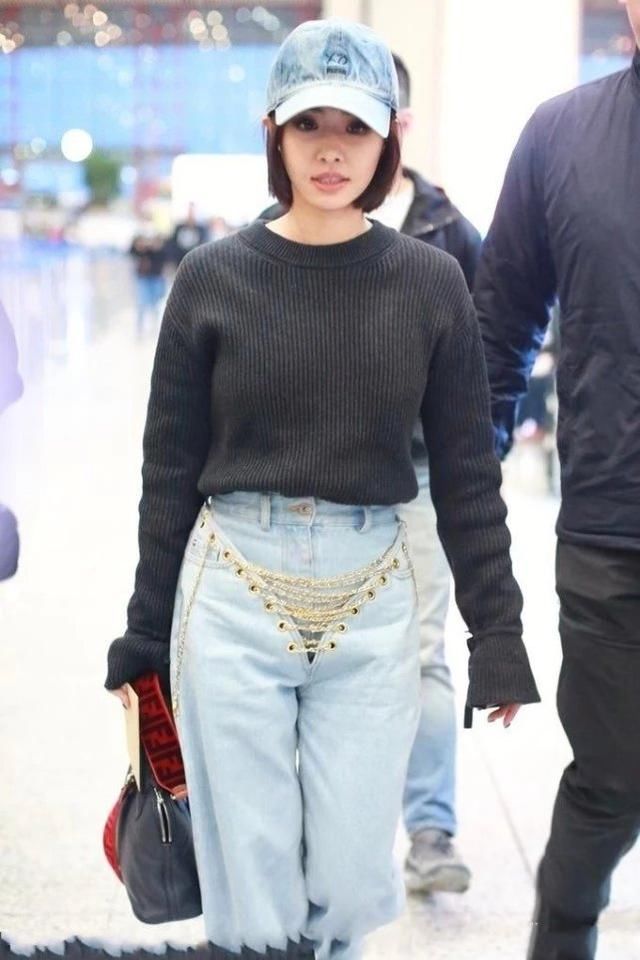 林太大胆了!牛仔裤穿得让人只能注意三角区,网