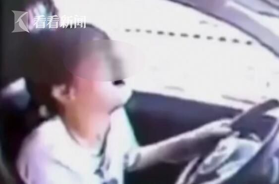 女孩连挂5次科目二瞬间崩溃 躲在车里嚎啕大哭