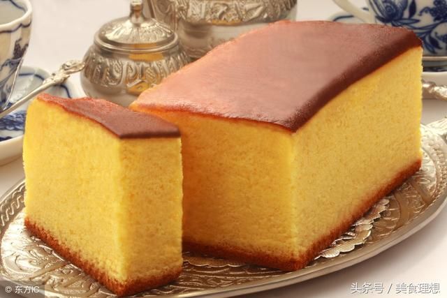 松软可口的海绵蛋糕别看造型简单,可是做的好吃可不容易.