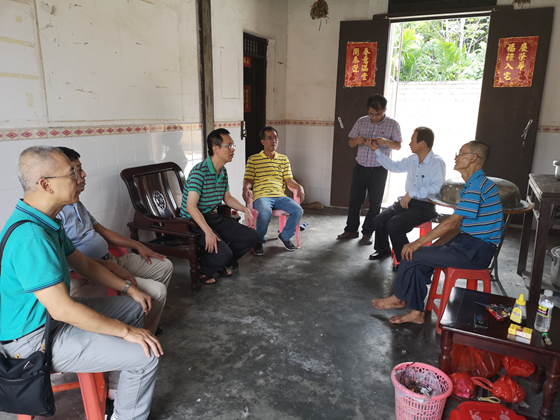 海口市人力资源开发局领导班子走访大东村贫困