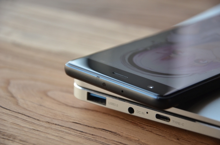 来自二次元的手机 努比亚Z17无边框开箱