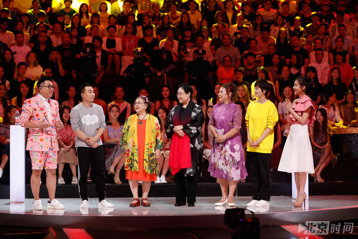 斯琴高娃带着新剧《平凡岁月》的演员们一同登《跨界喜剧王》第二季