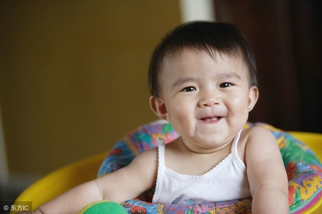 1岁8个月男宝语言发展记录:能说长句子及3音节