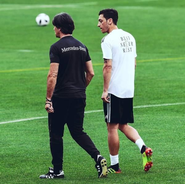 2018世界杯德国队之球员篇-枪炮玫瑰厄齐尔