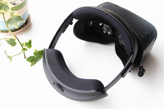 拿起爱奇艺奇遇II VR一体机,来一场与未来影院