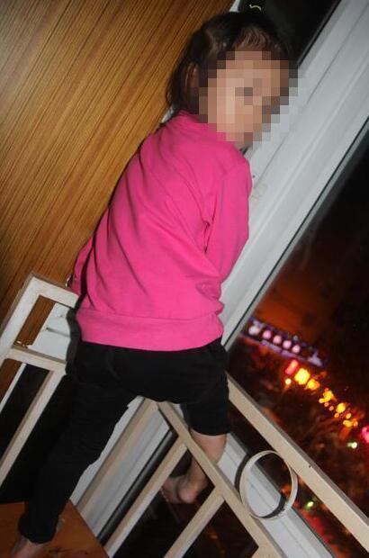 29名游客被困云南青龙峡景区山顶 官兵艰难救