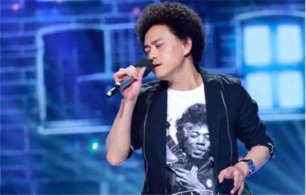 薛之谦的兄弟,王菲曾唱过他创作的歌,如今40岁