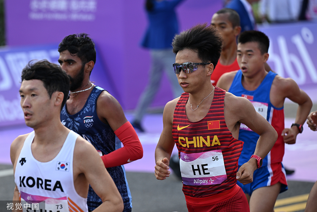 中国首枚亚运会男子马拉松金牌！何杰创造历史：赛出中国人的霸气