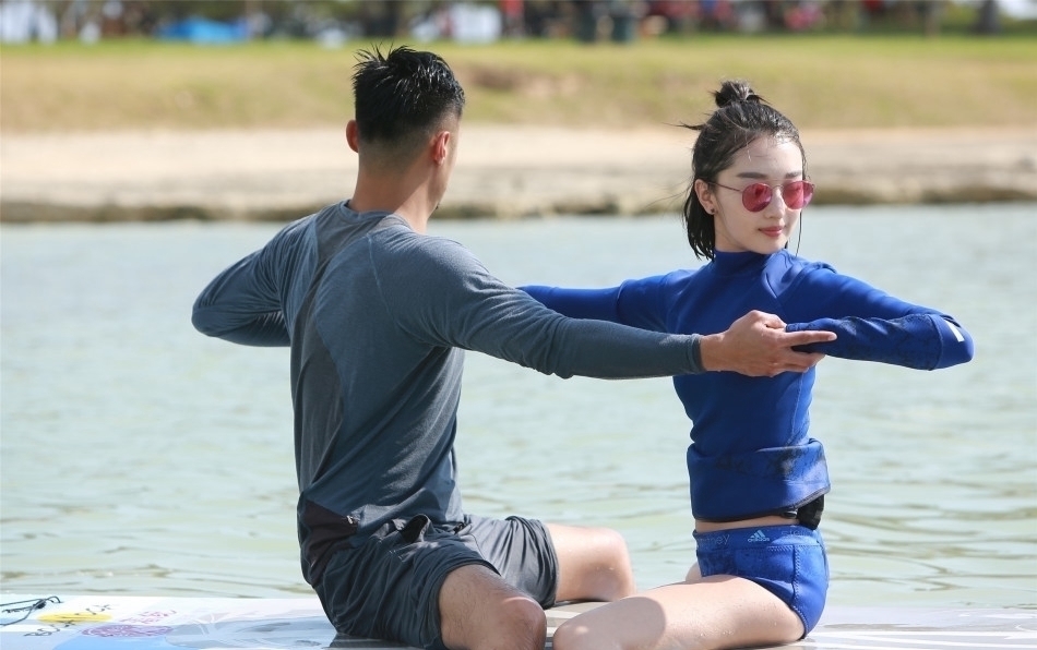 相爱2周冬雨泳装照曝光 遭吐槽身材不在线