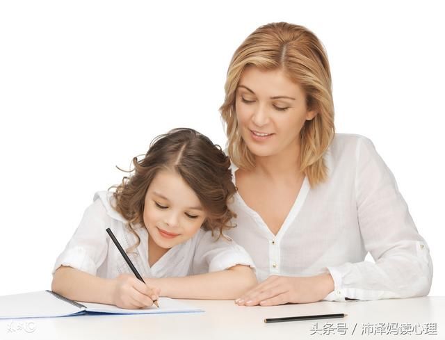 在小学阶段,想让孩子考个好成绩,只要他认真完