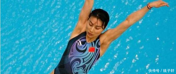 37岁的郭晶晶双眼几近失明,手指没指纹,网友她