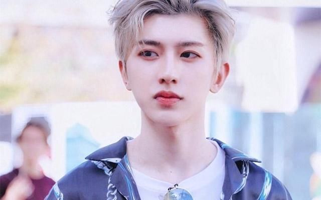 蔡徐坤微博粉丝破1000万,晒自拍引来粉丝表白