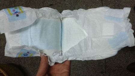 3·15晚会揭露纸尿裤黑幕：回收的纸尿裤有污渍，甚至发霉