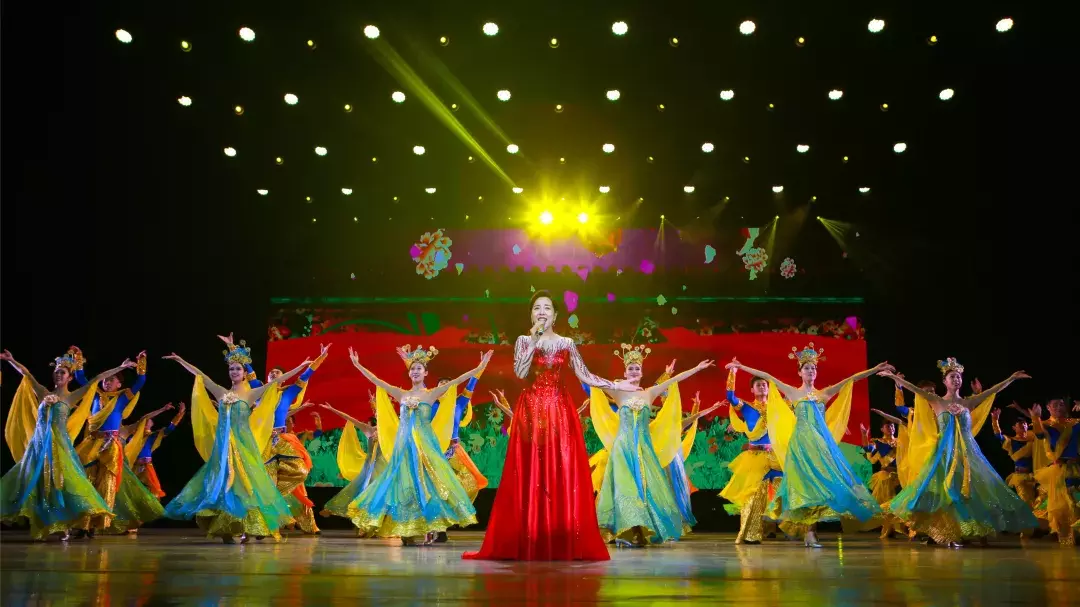 【工作动态】海淀镇举办庆祝新中国成立七十周年大型文艺汇演