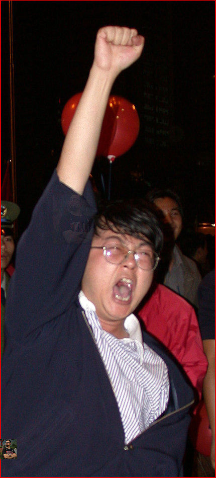 国足第一次打进世界杯的欢庆场面,我们多想再