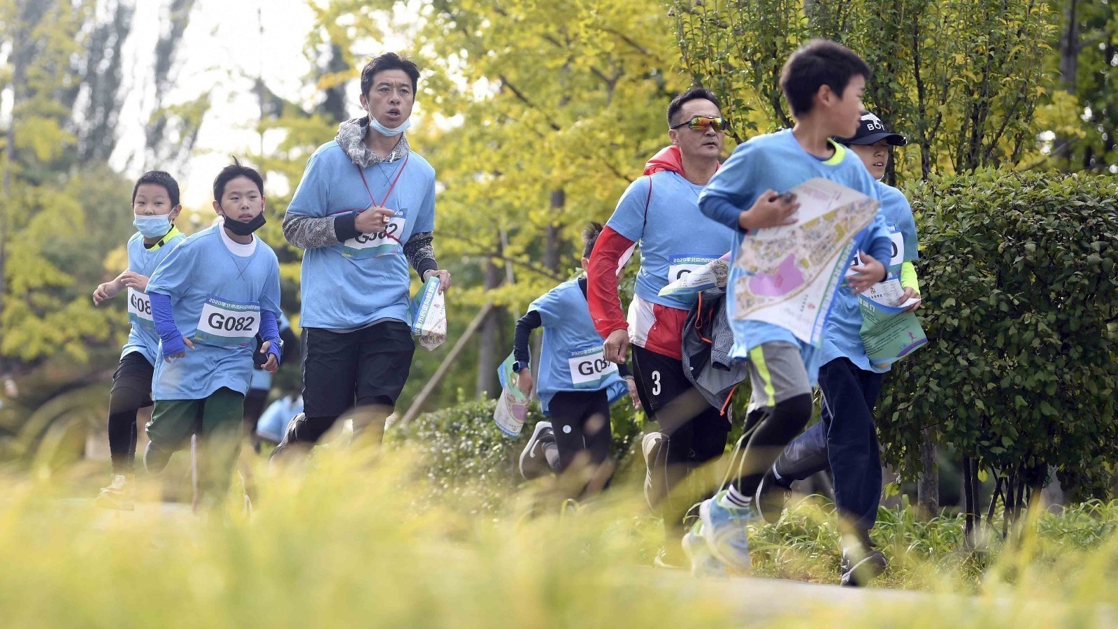 近千名市民 定向越野跑