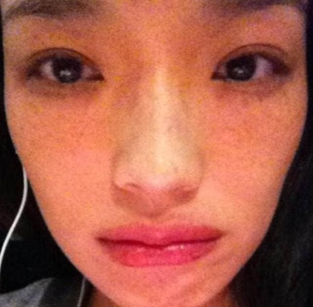 女明星素颜照谁最丑,章子怡得用多厚的粉底才