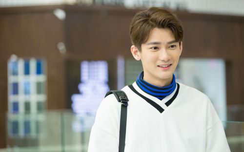 《浪花一朵朵》熊梓淇摸头杀 "白云cp"甜蜜升级