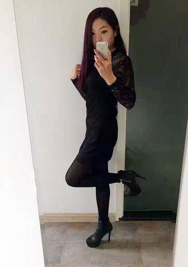 2016年之前，杨洋主要生活在温州，她在那里开了间小饭馆，每天过着平淡如水的生活，然而，这样平淡的生活却被偶然接到的一张健身宣传单打破了，那是第一次，健身的念头进入了杨洋的大脑：过腻了索然无味的日子，为啥不通过健身找回生活的激情！图为2015年杨洋没有健身前的照片。