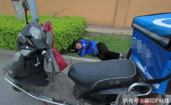 等外卖2个小时,小伙投诉了10个电话,拿到外卖