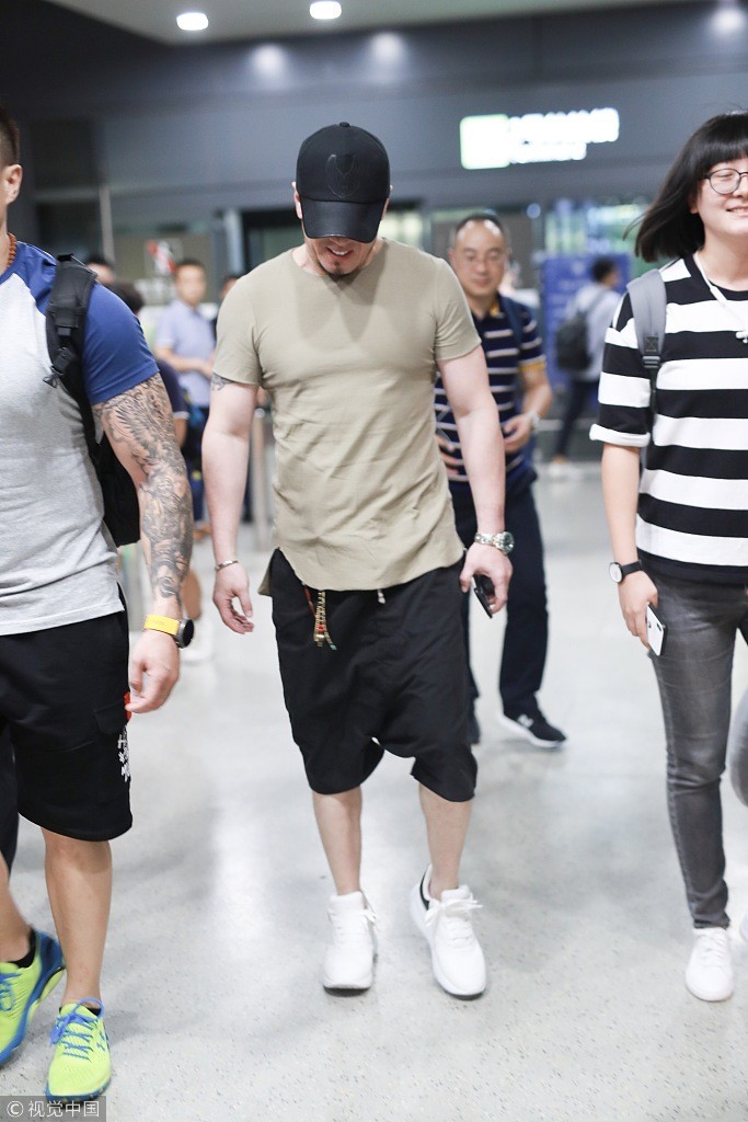 偷偷健身去了?杨坤老师再次露面变猛男 45岁身材秒杀小鲜肉