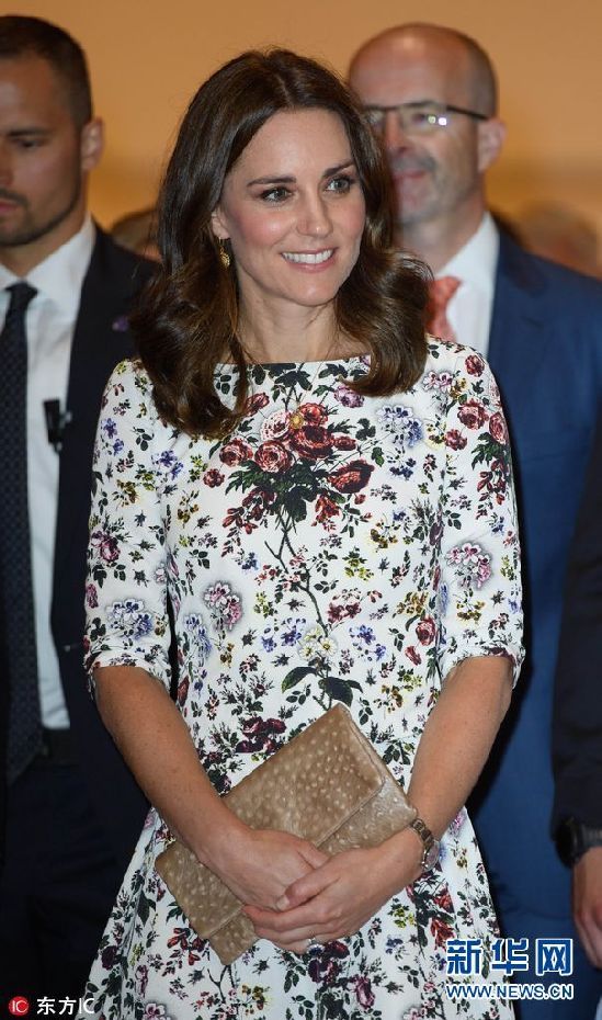 东方ic) 当地时间2017年7月20日,德国海德堡,威廉王子和凯特王妃夹