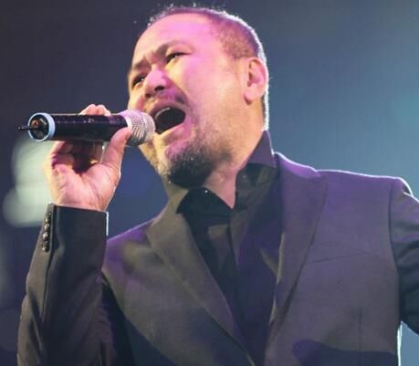 他是首位外国人唱华语歌曲的人?每回唱起他的