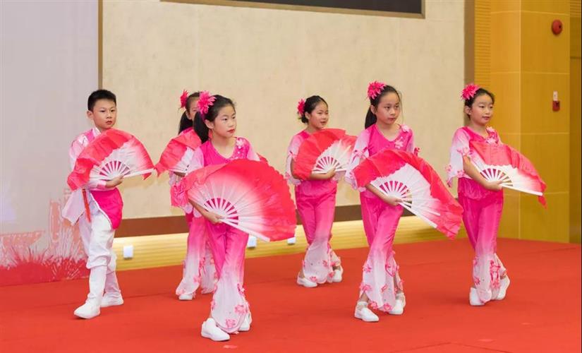 金山区举行小学生爱心暑托班总结会