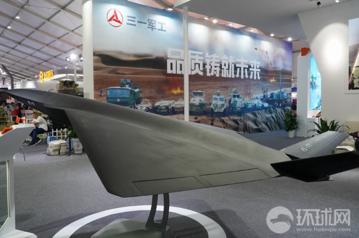 FL-71超音速无人运载平台，最大起飞重量3吨、升限15千米，最大飞行速度1.8马赫，航程900公里。