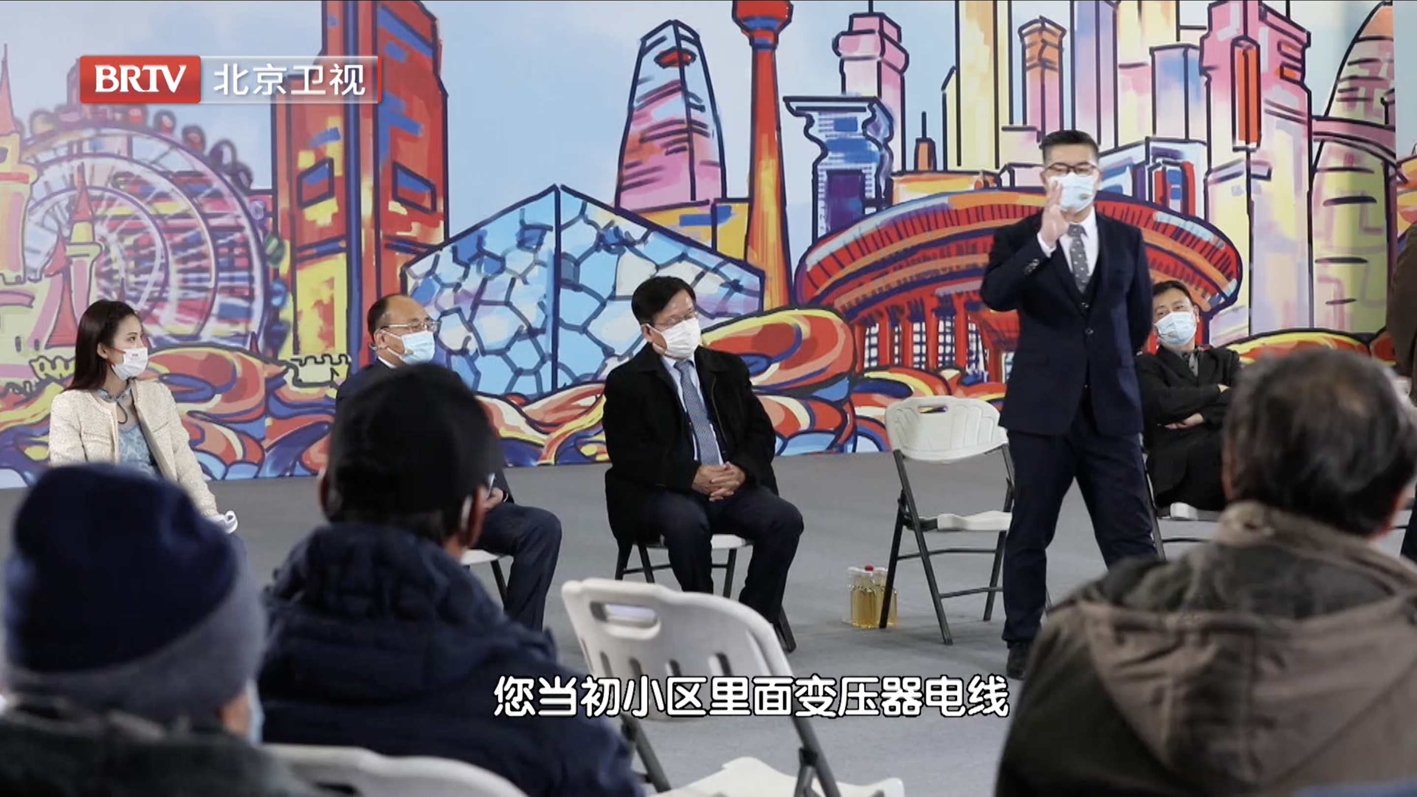 小区供电设施没有移交供电企业 电力设备产权归开发商还是业主？