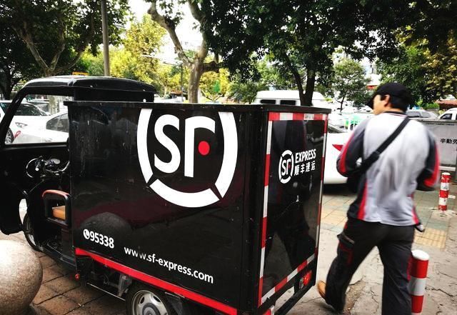 刘强东向京东高管鞠躬,只为保障农村物流基层